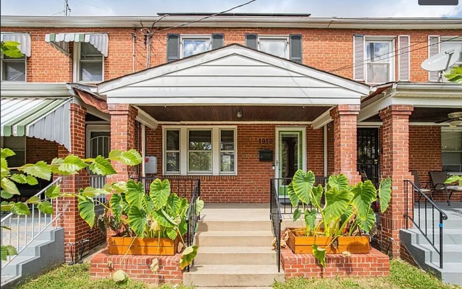3 Bedrooms 1.5 Bathrooms Recently Renovated - 3 Bedrooms 1.5 Bathrooms Recently Renovated