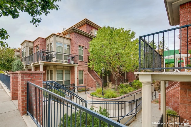 Building Photo - 2580 17th St Unit 302 Rental