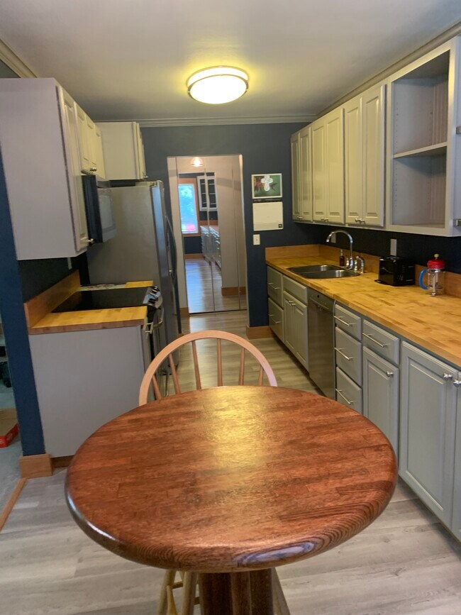 Photo - Chateau Edina