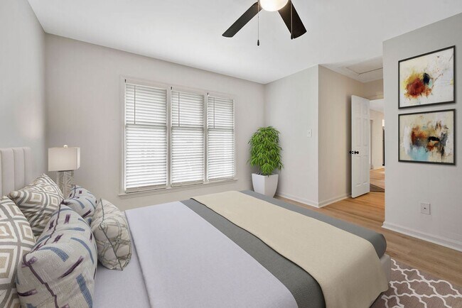 Photo - Fully Renovated Condo in Heart of Raleigh near Rex Hospital & NC State University Unidad 102