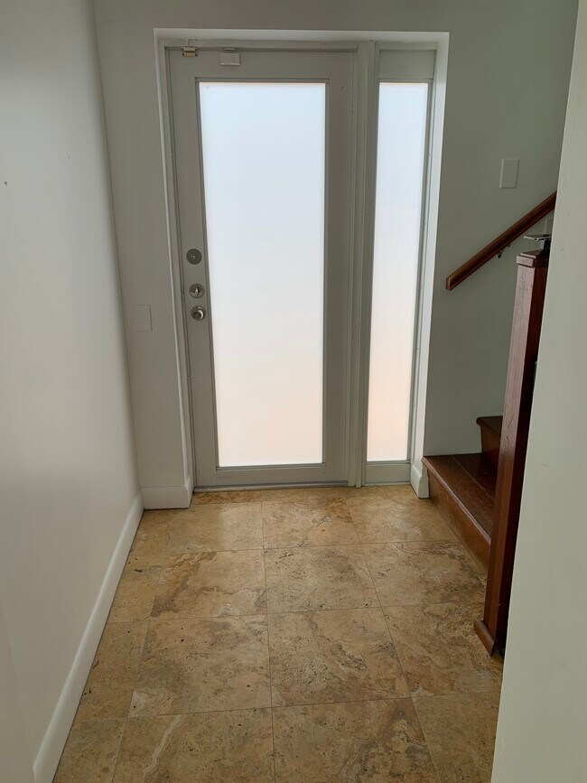 Private Foyer Entrance - 6461 Indian Creek Dr