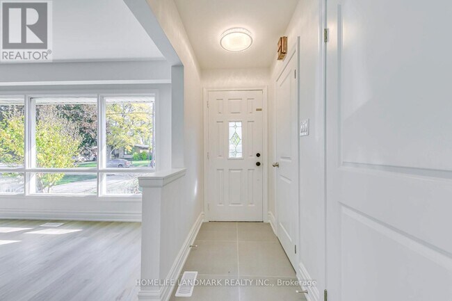 Photo - 146 Manning Ave