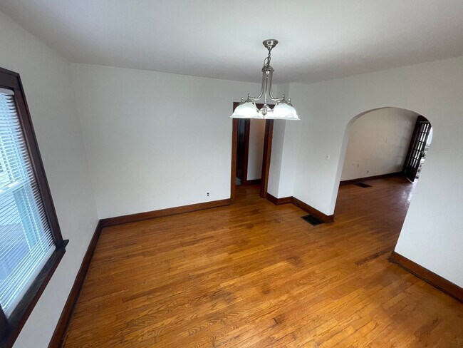 Photo - 1 Bedroom House Near Columbian Park - AVAILABLE IN MAY