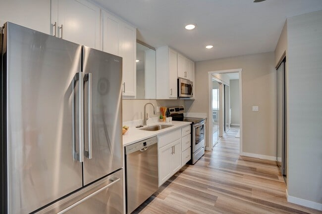 Building Photo - 418 10th Ave Unit 41802