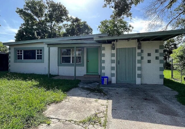 Photo - 127 Country Club Dr House
