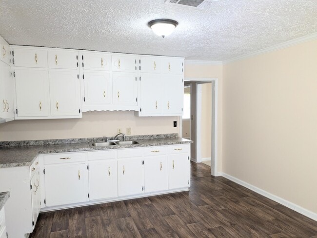 Photo - 1081 Veal St SW