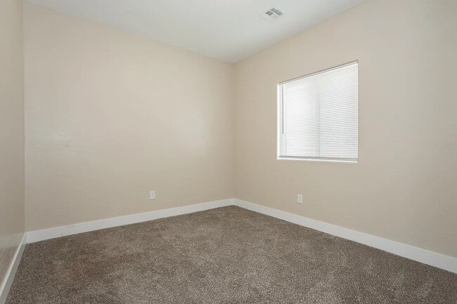 Photo - 1741 S Dandelion St