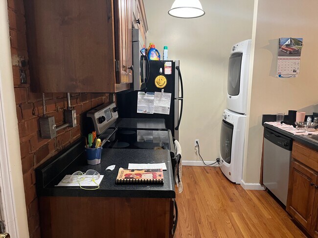 Photo - 145 W Pine St Apartments