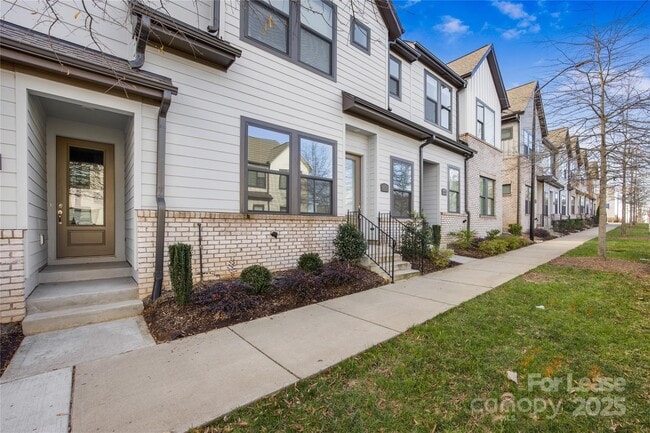 Photo - 6319 Southgrove St