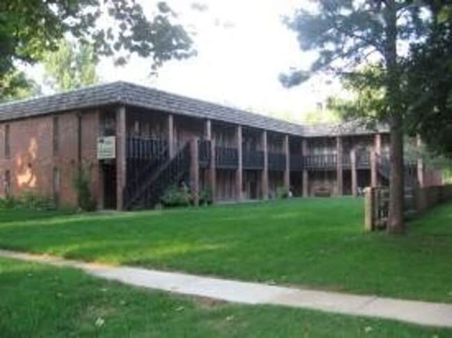 Pet-friendly Two Bedroom Apartment in Long... - Pet-friendly Two Bedroom Apartment in Long...