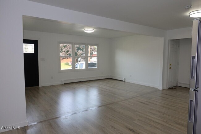 4 Eastwood Dr