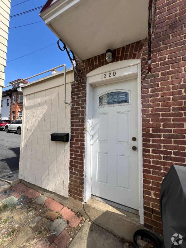 Building Photo - 1320 Hamilton St Rental