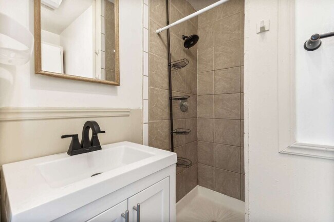 Cozy One bedroom in Great Ogden Location!