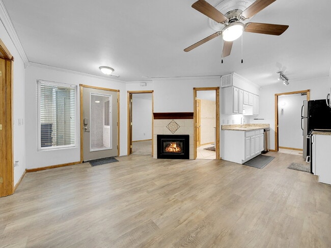 Photo - $1,340.95 with $300.00 OFF the FIRST MONTH'S RENT - 2 Bedrooms, 1 Bathroom, Condo in Lakewood wit... Unidad Apt 222