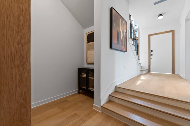 Photo - 537 E 19th St