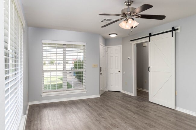 Photo - College Station home with stalls and arena on site!
