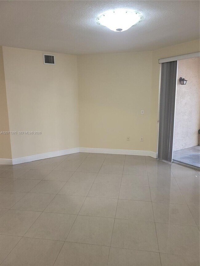 Photo - 2564 Centergate Dr Unidad 108