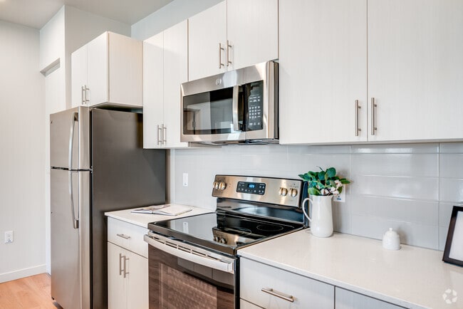 2 BR, 2 BA - 1,113SF