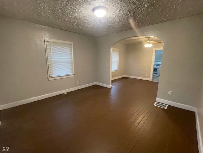 Photo - 541 W 29th St