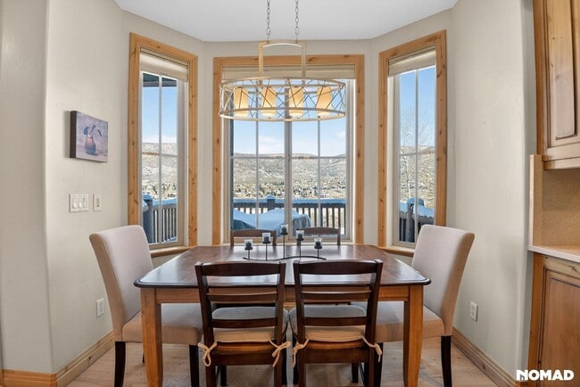 Building Photo - 3042 Lower Saddleback Rd