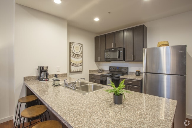 2BR, 2BA - 1,198SF - Kitchen - LOFTS AT INMAN MILLS