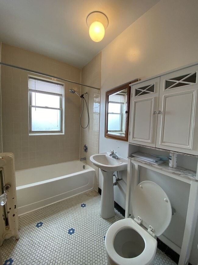 Photo - 1064 W Cornelia Ave Unit 1064-2
