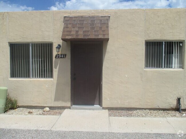 Building Photo - Central!! CORNER UNIT!! 2 Bed / 1 Bath wit... Rental