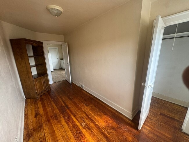 Photo - 554 W 9th St