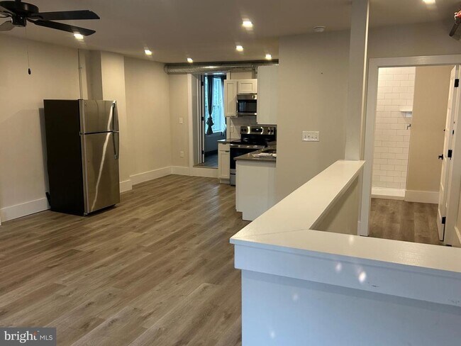 Photo - 224 Hall St Unit 8