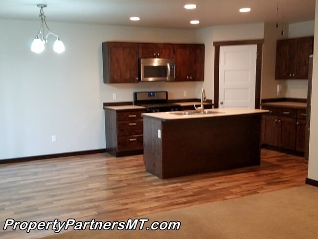 Photo - *** Modern *** 3 Bed 2.5 Bath Townhouse