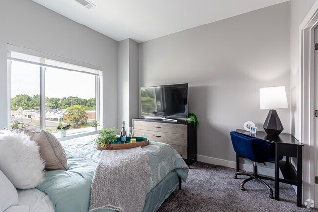 1BR, 1BA - 756SF - Bedroom