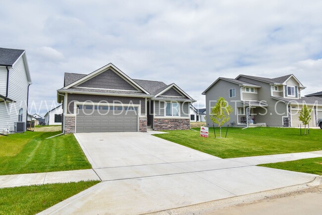 Building Photo - 3 Bedroom 2 Bath Home in Clive / Waukee School District