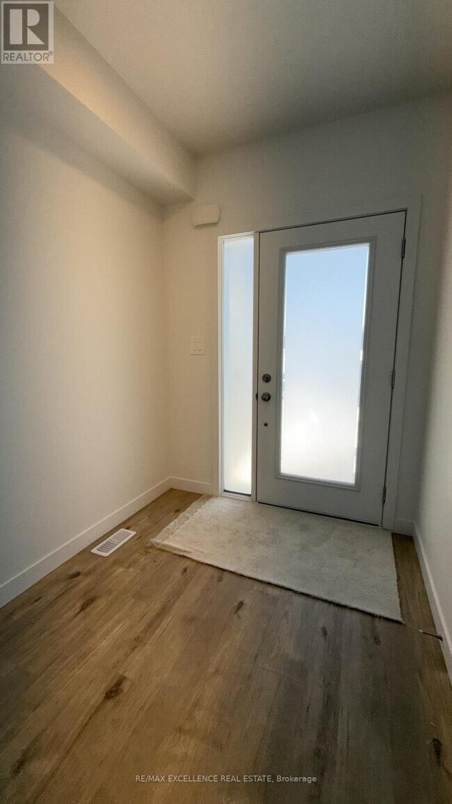 Photo - 8 Red Oak Cmn