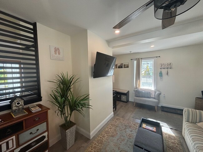 Photo - 1 Simpson Ave