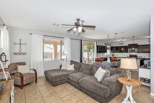 Photo - 4 BEDROOM POOL & SOLAR HOME!