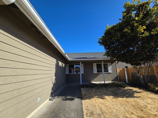 Photo - Single level, 3 Bedroom, 2 Bath House on cul-de-sac!