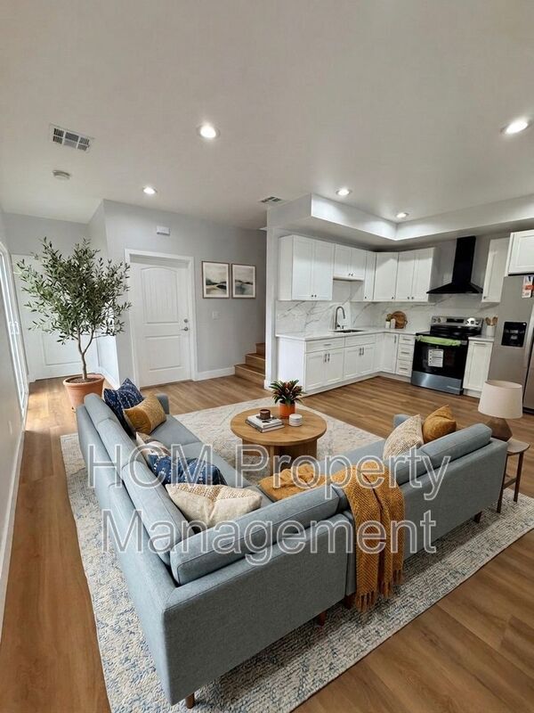 Photo - 5233 Bellflower Blvd