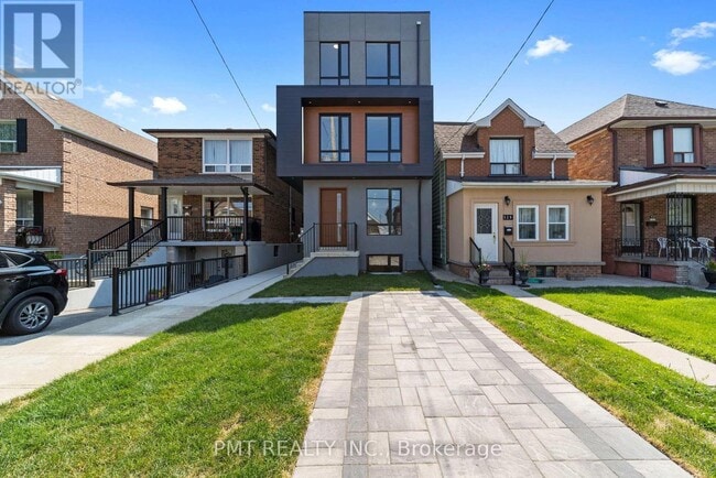Photo - 531 Delaware Ave N