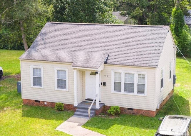 Building Photo - 915 Anarine Rd