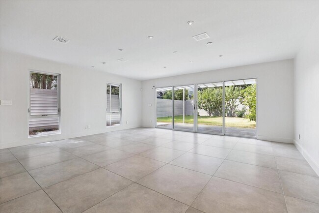 Photo - 1222 Marconi St