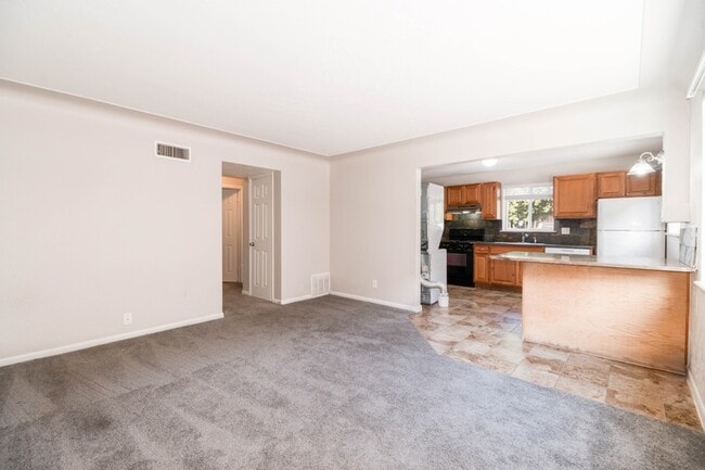 Photo - 3340 High St