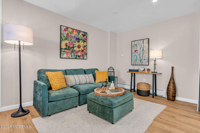 282 Carr Ave