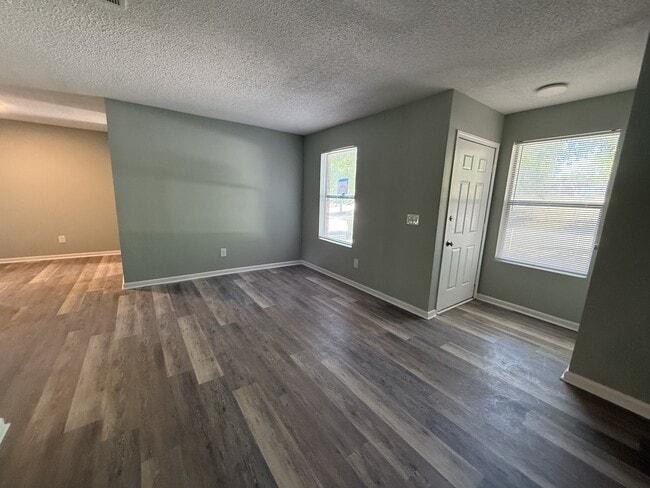Photo - 1725 Kathleen Dr