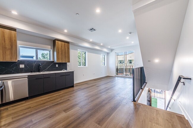 Building Photo - 5506 Barton Ave Unit 5506 A Rental