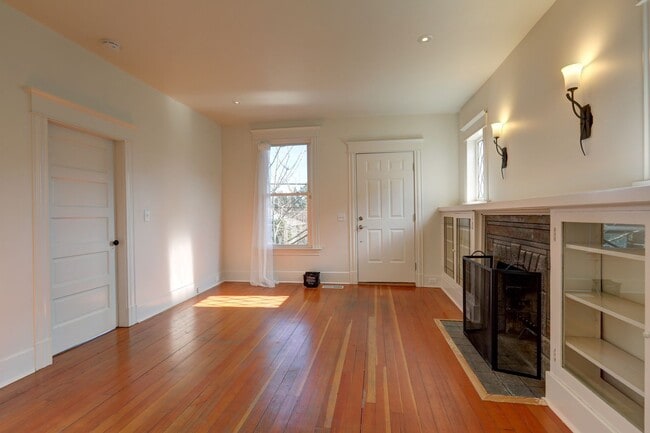 Photo - Charming 4 Bedrooms Madison Valley Bungalow Home