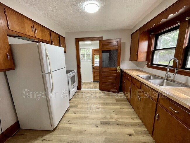Photo - 141-141 Wadsworth Ave