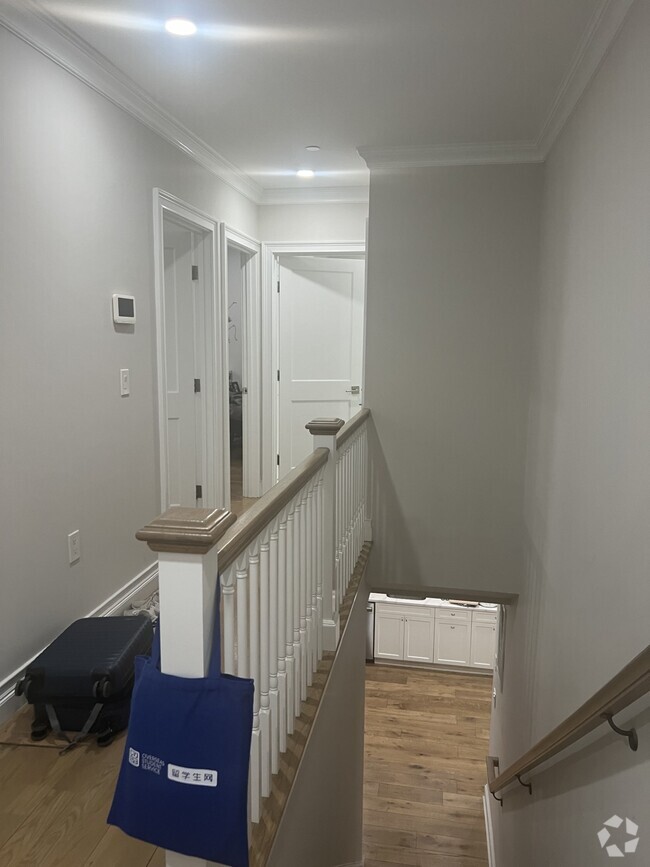 Building Photo - 18 Mount Hood Rd Unit 1 Rental