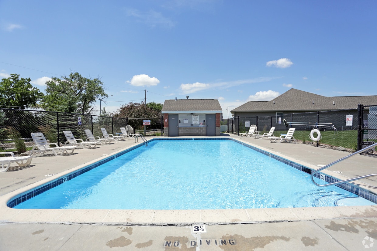 Heated Pool - Highclere Apartments