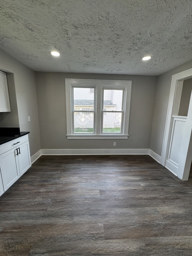 Photo - 120 W Brown Ave