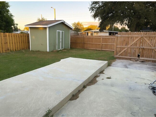 Photo - 4409 W Varn Ave